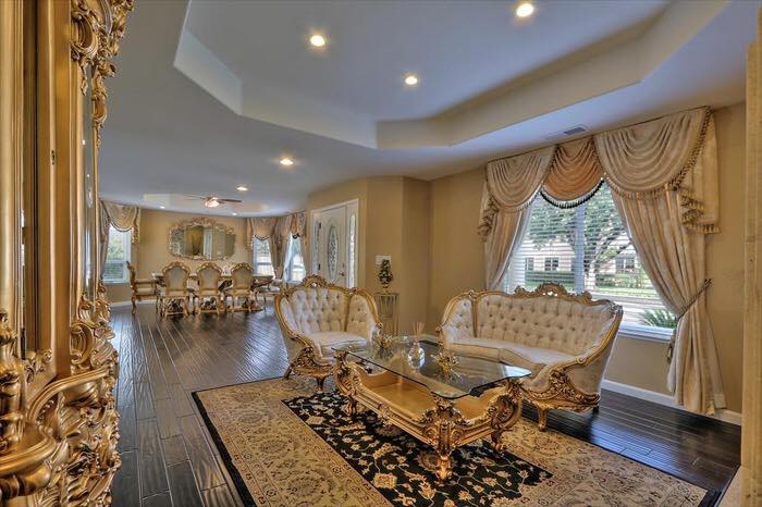 Vợ chồng Đan Trường bất ngờ bán nhà 40 tỷ với nội thất "vàng" - 2