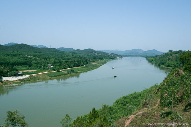 Rời khỏi Thành phố Hồ Chí Minh, chúng tôi đã tới Huế và dành một ngày để khám phá phong cảnh dọc dòng sông Hương.