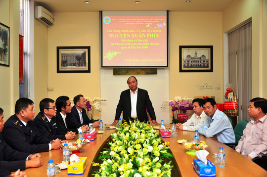 Chiều 30 Tết, Thủ tướng đến thăm Chi cục Hải quan Tân Sơn Nhất - 1