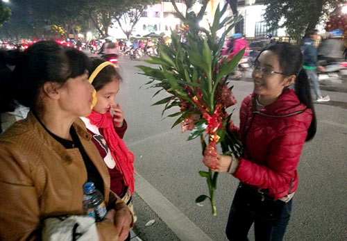 Miệt mài mưu sinh sau đêm giao thừa ở Hà Nội - 2