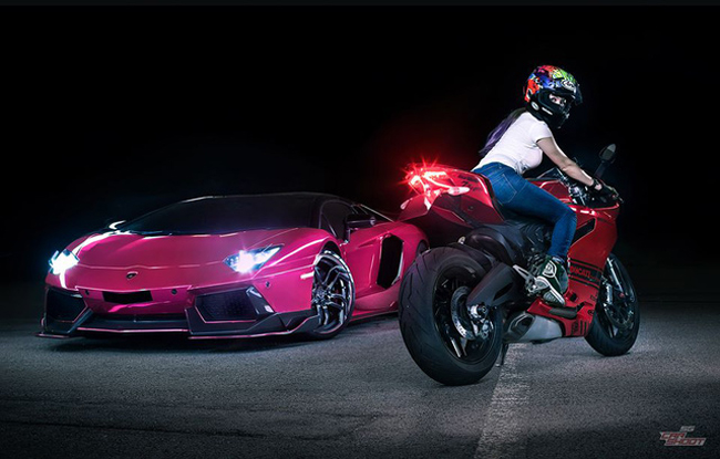 Bộ ảnh do một nhóm bạn trẻ đến từ Singapore thực hiện màn vòn nhau trên phố của cặp đôi Lamborghini Aventador LP700-4 và Ducati 899 Panigale đang thu hút khá nhiều sự chú ý.