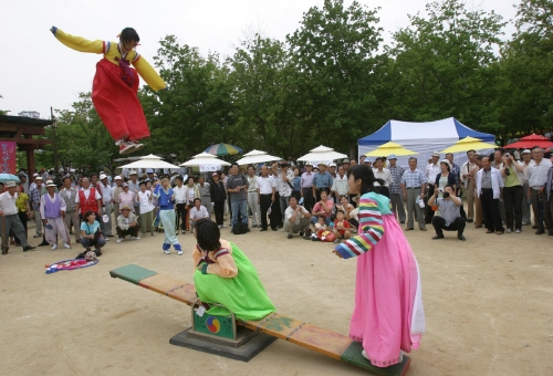 Những trò chơi dân gian ngày Tết độc đáo của Hàn Quốc - 7