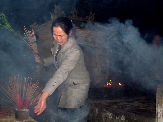 Hơn 30.000 lượt người đổ xô thăm viếng “chợ lộc” đầu năm - 3