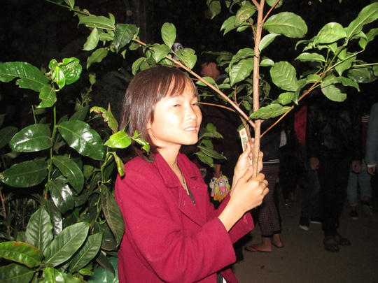 Hơn 30.000 lượt người đổ xô thăm viếng “chợ lộc” đầu năm - 6