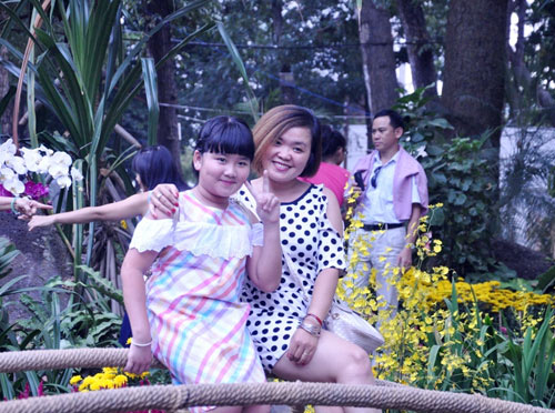 Hàng ngàn người xúng xính áo mới du xuân ở Sài Gòn - 4