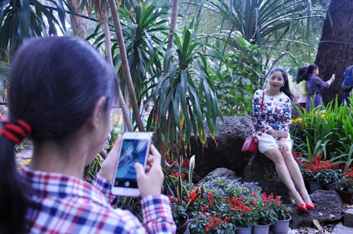 Hàng ngàn người xúng xính áo mới du xuân ở Sài Gòn - 6