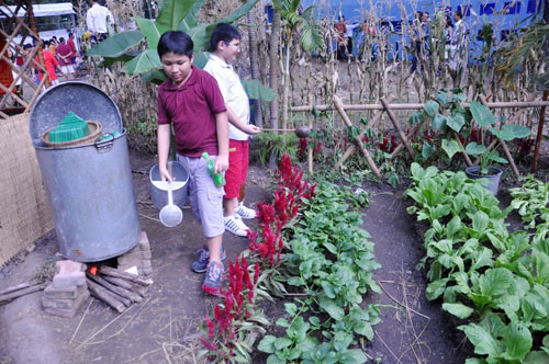 Hàng ngàn người xúng xính áo mới du xuân ở Sài Gòn - 8