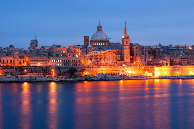 Thành phố Silema, Malta. (Giá bia: 2,3 USD/chai)