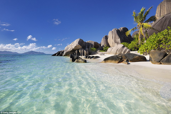 Anse Source d'Argent ở La Digue, Seychelles là bãi biển được chụp ảnh nhiều nhất thế giới.