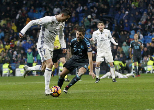 Ronaldo cáu vì bị la ó, chửi tục đáp lại - 2