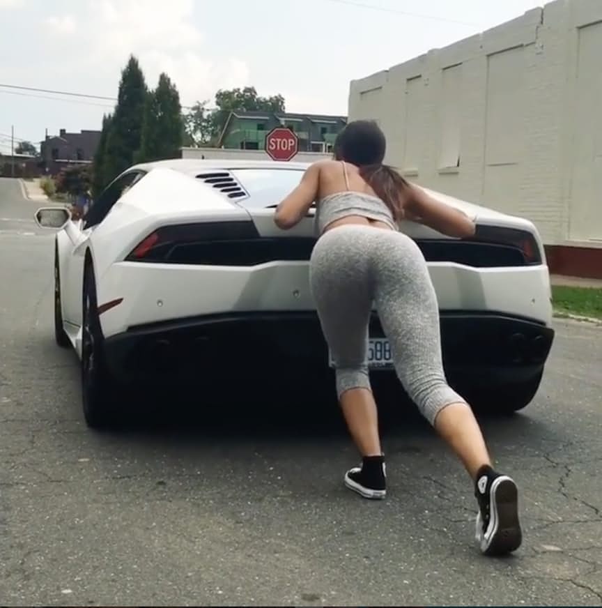 15 hình ảnh chân dài gây "sốt" trên mạng cùng siêu xe (P1) - 7