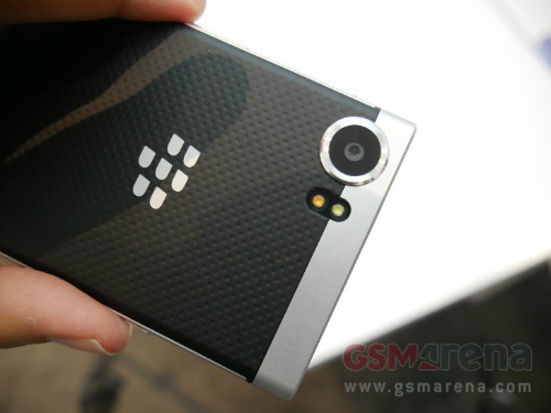Lộ thông số camera sau của BlackBerry Mercury - 1