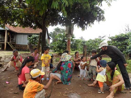 Người đàn ông hơn 30 năm “rong chơi” dưới đáy Biển Hồ - 3