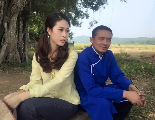 “Làng ế vợ” là series hài Tết được khán giả chờ đợi nhất trong năm. Một trong những nguyên nhân khiến phim giữ được sức nóng là sự xuất hiện của cô gái quê tên Xoan do người mẫu Cẩm Nhung đóng.