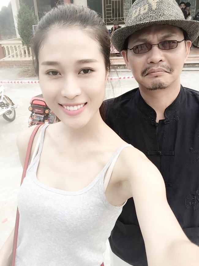 Ngoài vai chính Xoan trong “Làng ế vợ”, Cẩm Nhung còn tham gia một vai nhỏ trong “Đại gia chân đất” 2016.