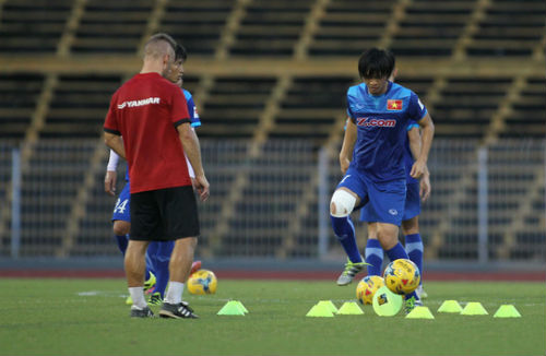 Thuê bác sĩ Đức cho U23, U20 - 1