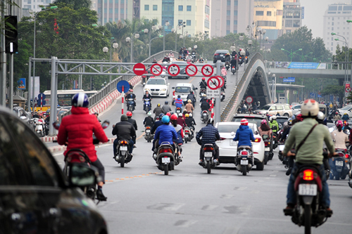 Ngỡ ngàng giao thông HN ngày người dân trở lại đi làm sau Tết - 16