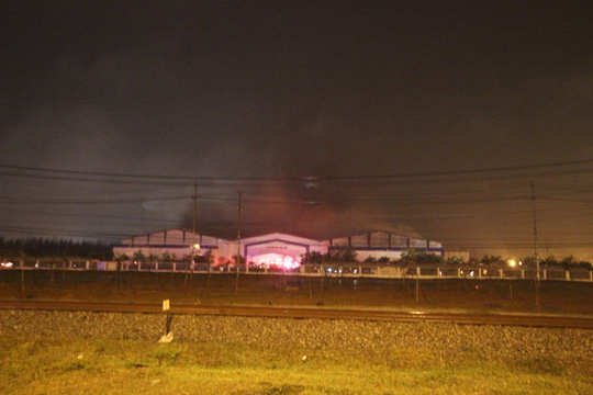 Cháy lớn ở nhà xưởng Công ty CP Ô tô Trường Hải - 1