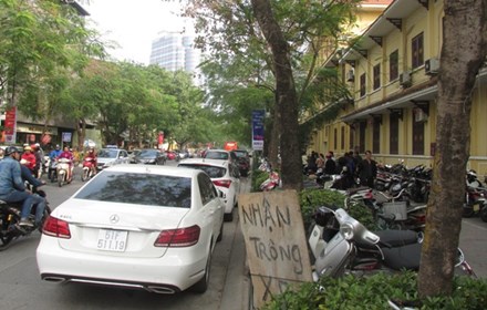 Hà Nội: Nhiều điểm trông giữ xe thu phí sai quy định - 1