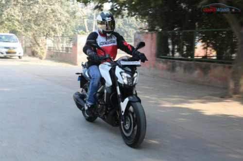 Chọn mua Yamaha FZ25 hay Bajaj Dominar 400? - 6