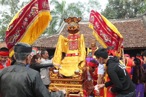 Trai làng buồn thiu vì hội cướp phết thành hội… sờ phết - 11