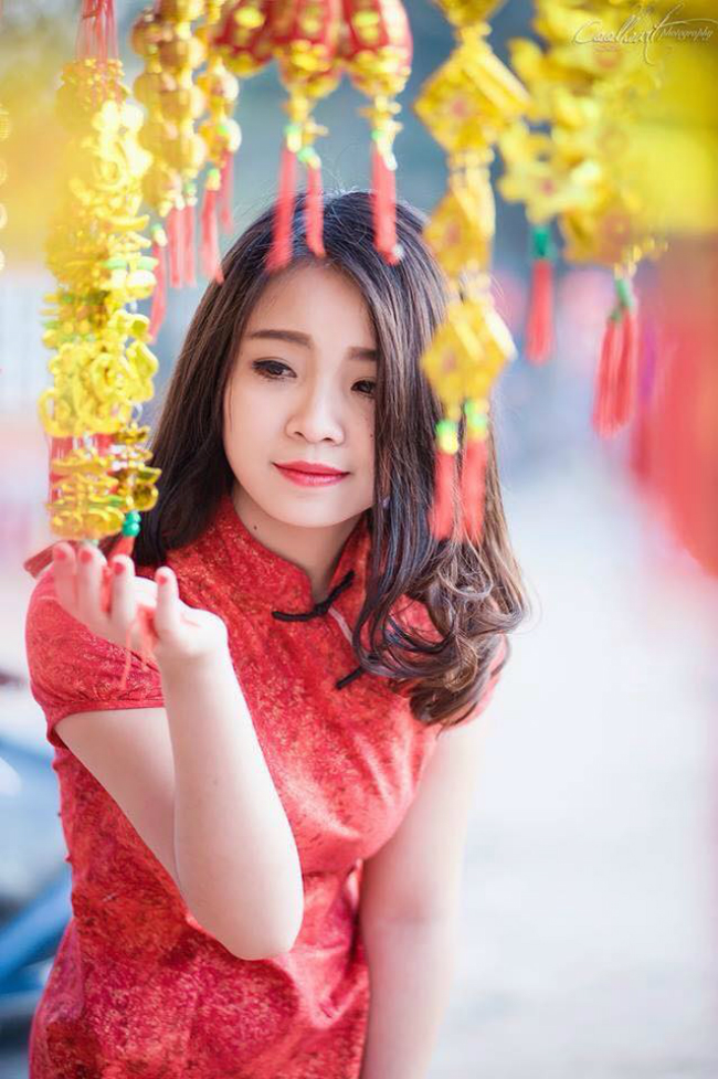 Cô gái quyến rũ đó là Lê Hồng Liên, hay được gọi là Liên Tít, sinh năm 1993, hiện là sinh viên trường Nghệ thuật Hà Nội.