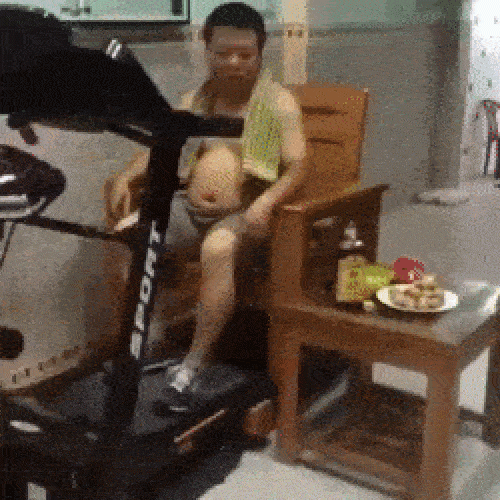 Ảnh động: Mới đầu năm mà đã "thốn" thế này rồi - 7