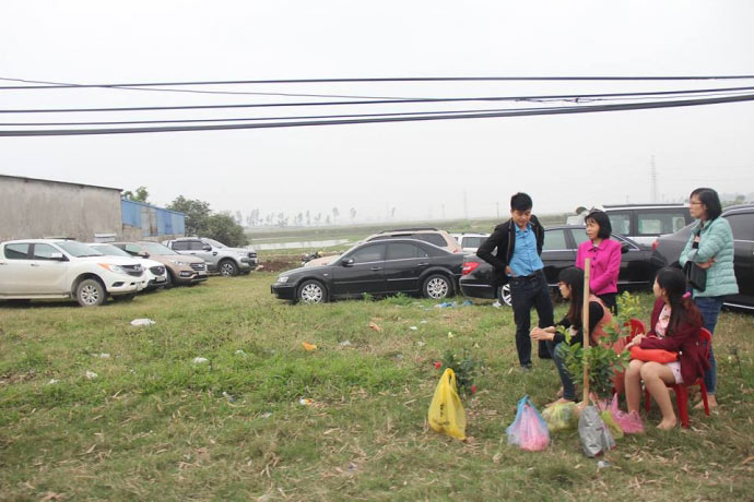 Chưa vào hội, chợ Viềng đã thu 100 ngàn đồng chỗ gửi ô tô - 2