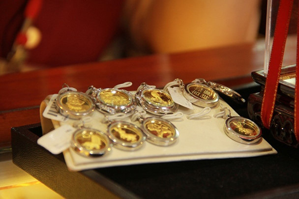 Giá vàng hôm nay 4/2: Tăng vọt sát ngày Thần Tài - 1