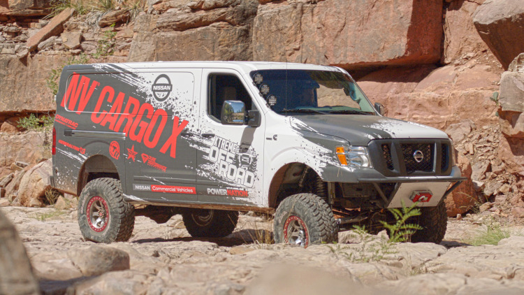 Xe tải off-road NV Cargo X đặc biệt của Nissan - 2