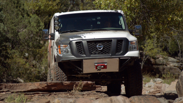 Xe tải off-road NV Cargo X đặc biệt của Nissan - 5
