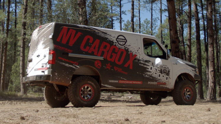 Xe tải off-road NV Cargo X đặc biệt của Nissan - 7