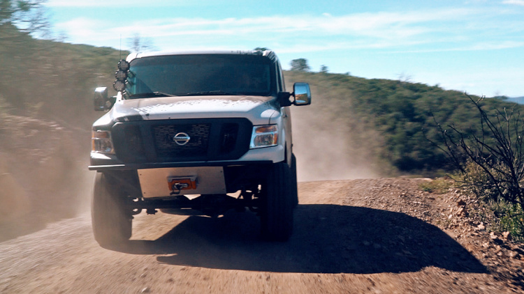 Xe tải off-road NV Cargo X đặc biệt của Nissan - 6