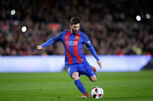 Messi &#34;vẽ cầu vồng&#34;, phá kỷ lục huyền thoại Barca - 1