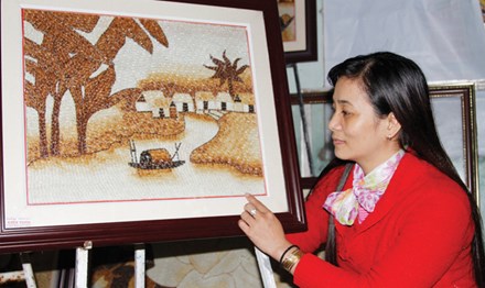 Hồn quê trong tranh gạo của cô gái Quảng Trị - 1