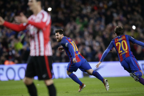 Messi bị thay ra, Enrique phủ nhận trò cưng giận dỗi - 1