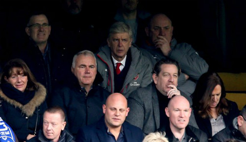Arsenal khó đua vô địch: Đừng “giữ ghế” nữa, Wenger! - 1