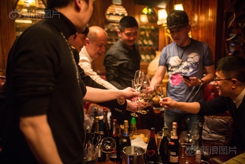 Chàng trai chia sẻ thầm kín về nghề quản lý quán bar - 9