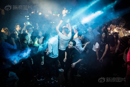 Chàng trai chia sẻ thầm kín về nghề quản lý quán bar - 2