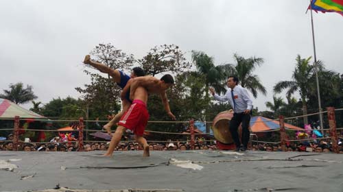 Huy chương vàng SEA Games tranh tài giải làng Vĩnh Khê - 5