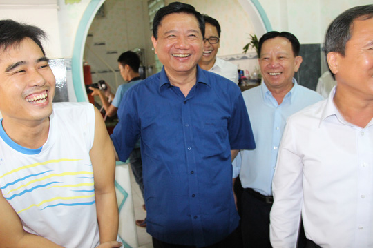 Bí thư Đinh La Thăng bất ngờ gọi cửa căn nhà 100 triệu đồng - 2