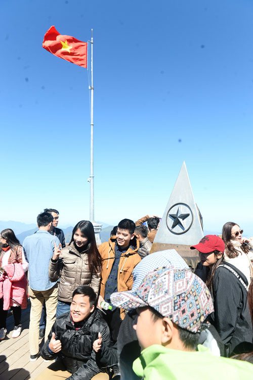 Xếp hàng “check in” Fansipan đầu xuân - 5