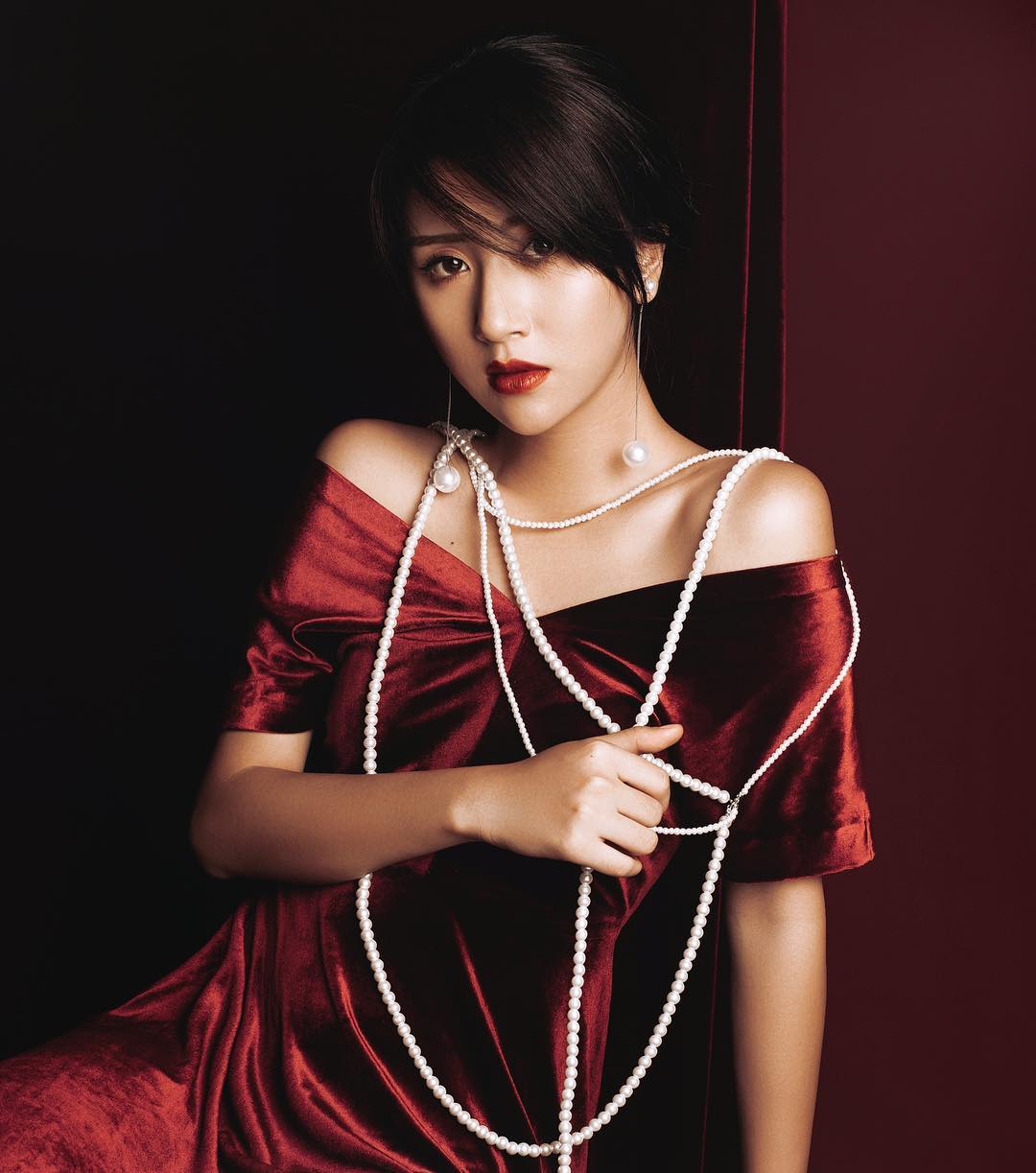 Quỳnh Anh Shyn sexy với áo tắm khoét hông &#34;hiểm hóc&#34; - 11