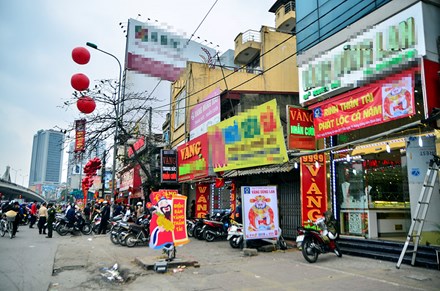 “Nơi chen nhau, chỗ đìu hiu“ mua vàng ngày Thần tài - 1