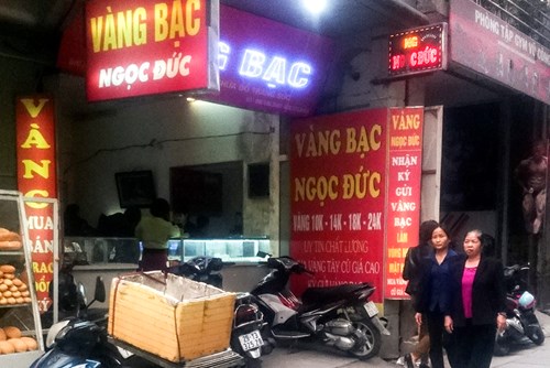 “Nơi chen nhau, chỗ đìu hiu“ mua vàng ngày Thần tài - 4