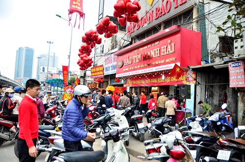 “Nơi chen nhau, chỗ đìu hiu“ mua vàng ngày Thần tài - 6