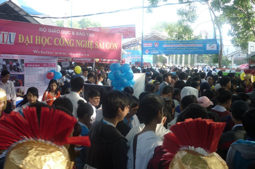 Ngày hội “Cùng bạn quyết định tương lai” tại TP.HCM - 1