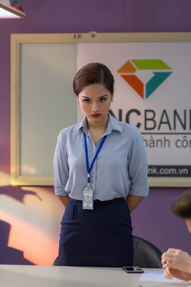 Miu Lê đang là cái tên nóng nhất hiện nay với vai chính trong phim hài tết "Bạn gái tôi là sếp". Gương mặt luôn ở trạng thái cáu gắt, khó chịu của cô nàng khiến nhiều người tò mò.