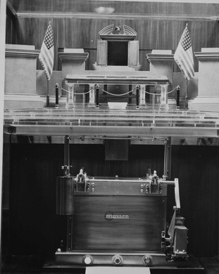 Căn hầm chống bom nguyên tử cất giữ “giá trị Mỹ” - 3