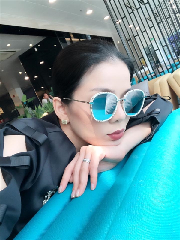 Elly Trần, Lệ Quyên mua trang sức siêu xinh ngày thần tài - 1